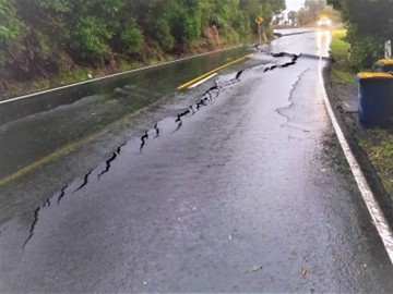 Image showing subsidence on Scenic Drive, Waiatarua